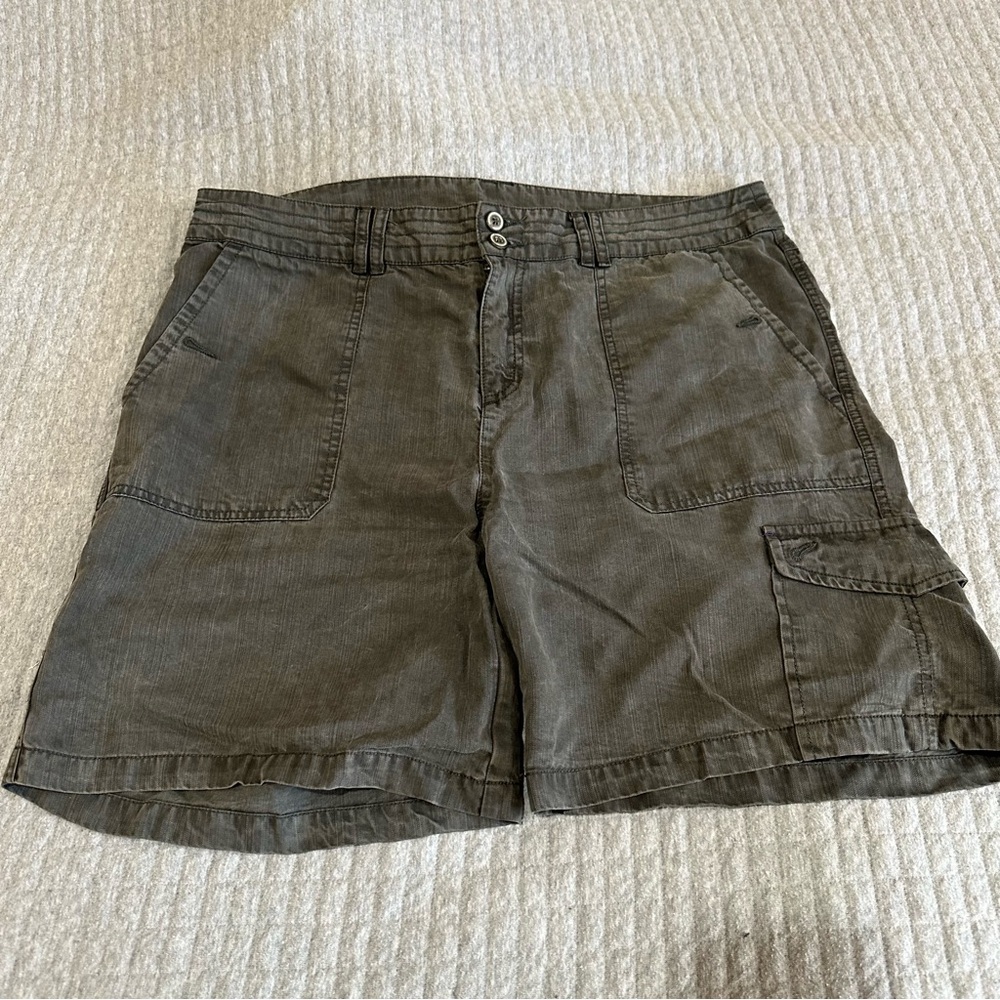 Sundance 100% Tencel Cargo Shorts size 12